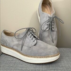 Clark’s artisan Gray Suede Lace Up Shoes
